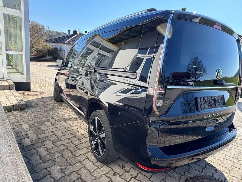 Gebraucht VW Caddy Maxi Style 122 PS (89 kW) 2022 Schwarz Van / Kleinbus