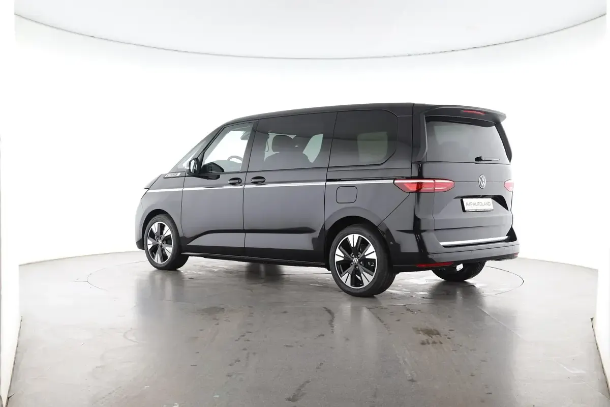 Gebraucht VW Multivan Style 150 PS (110 kW) 2026 Deep black perleffekt Van / Kleinbus