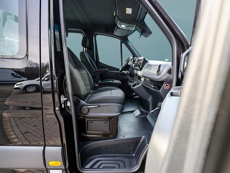 Używany Mercedes Sprinter 150 KM (110 kW) 2024 Czarny Van