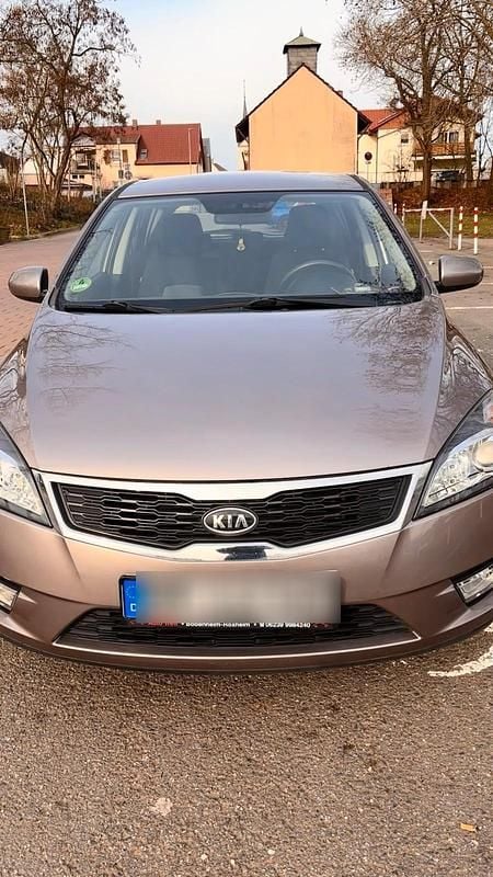 Gebraucht Kia Ceed 109 PS (80 kW) 2010 Braun Kleinwagen