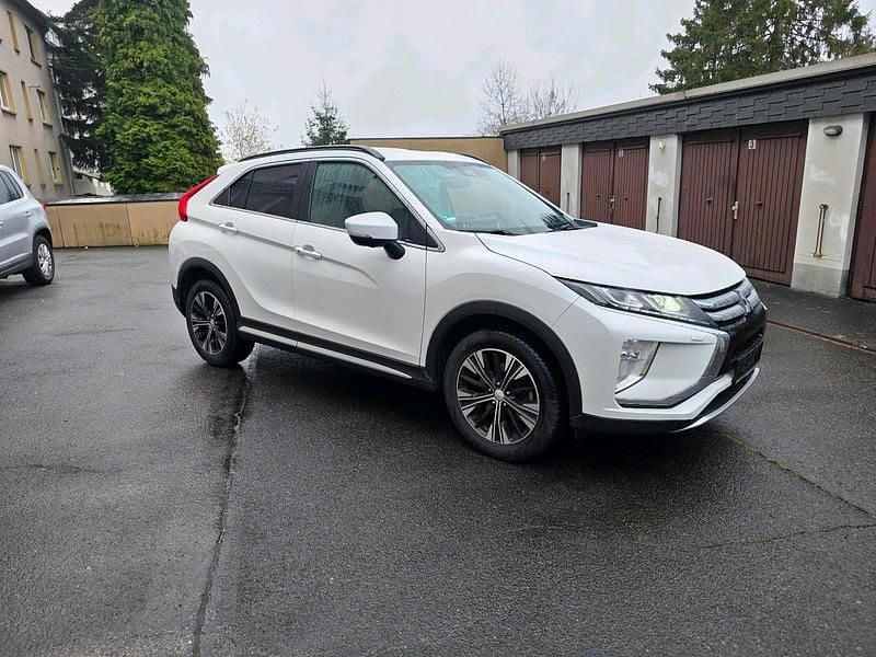 Weiß Gebraucht 2020 Mitsubishi Eclipse Cross Diamant Edition SUV | 14.999 € (Superpreis) - Bild 1/4