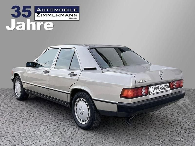 Second-hand Mercedes 190 122 CP (89 kW) 1986 Argintiu Berlinǎ