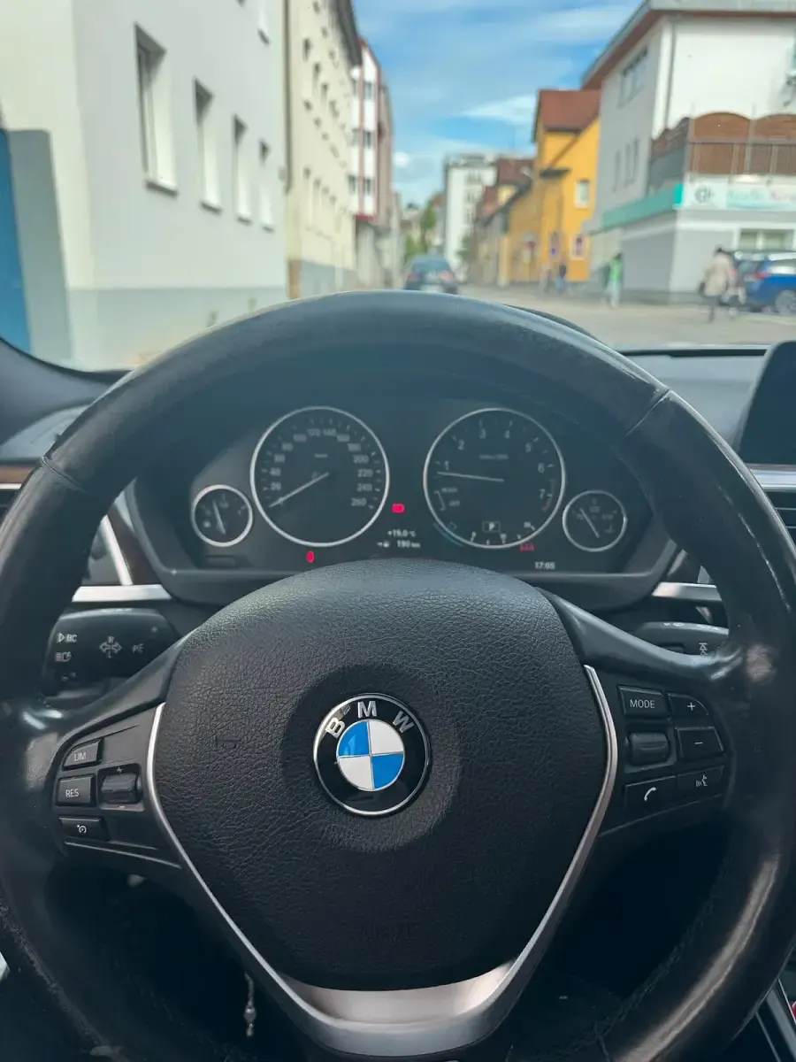 Gebraucht BMW 320 184 PS (135 kW) 2015 Blau Kombi