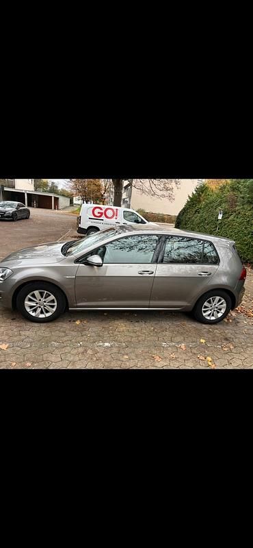 Grau Gebraucht 2015 VW Golf VII Limousine | 14.500 € (Etwas zu teuer) - Bild 1/4