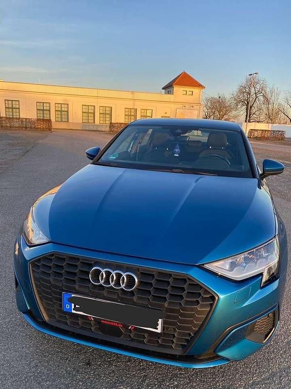 Blau Gebraucht 2021 Audi A3 e-tron Basis Kleinwagen | 23.500 € (Fairer Preis) - Bild 1/4