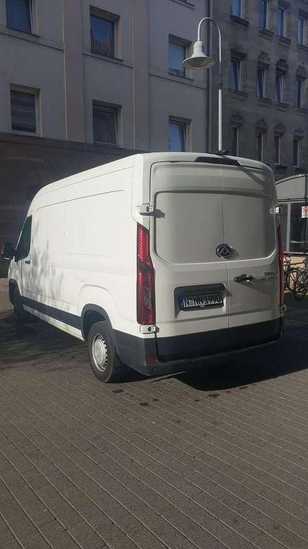 Second-hand Maxus V90 147 CP (108 kW) 2023 Van