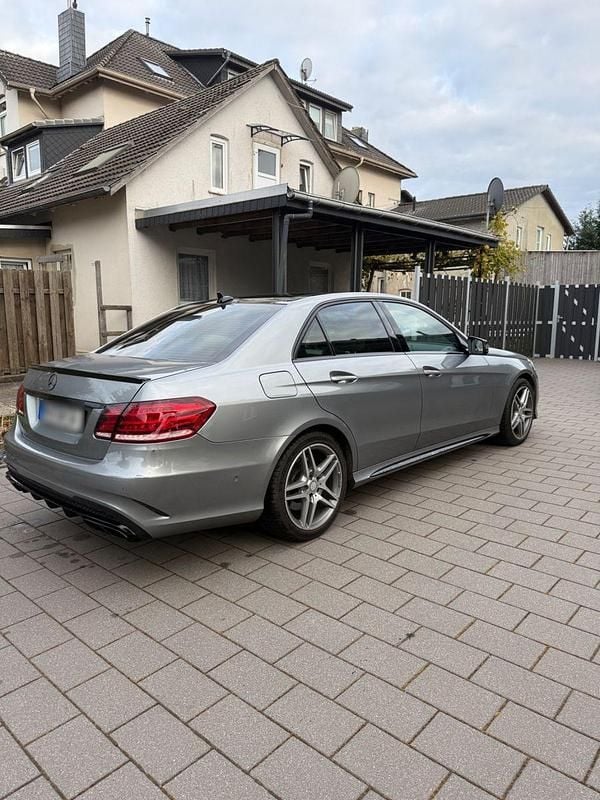 Gebraucht Mercedes E500 Avantgarde 408 PS (300 kW) 2013 Grau Limousine