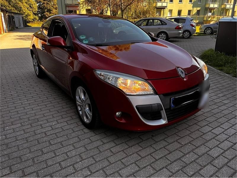 Gebraucht Renault Mégane 101 PS (74 kW) 2010 Rot Limousine