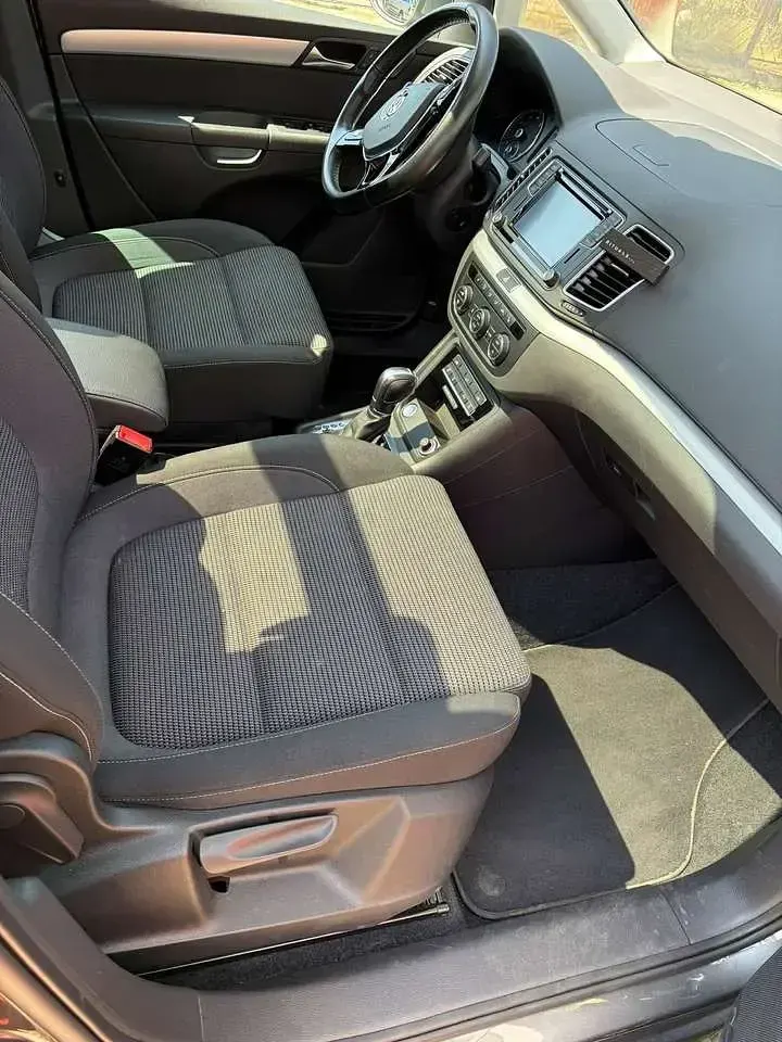 Gebraucht VW Sharan Comfortline 150 PS (110 kW) 2021 Grau Van / Kleinbus