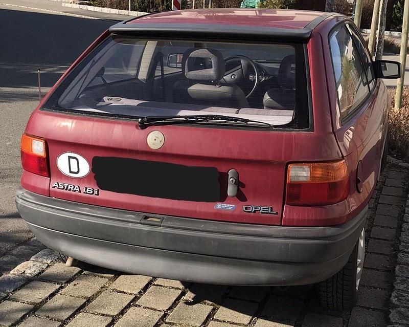 Gebraucht Opel Astra 75 PS (55 kW) 1993 Rot Kleinwagen