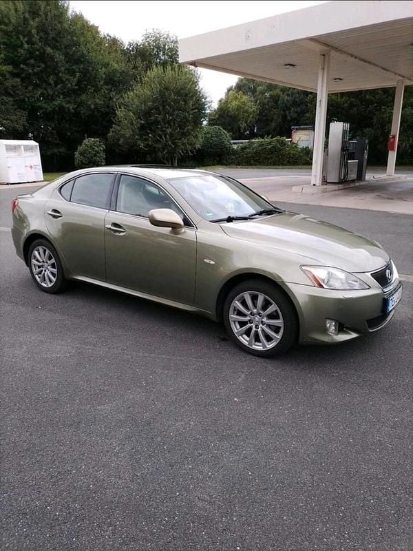 Grün Gebraucht 2005 Lexus IS220d Limousine | 4.500 € - Bild 1/4