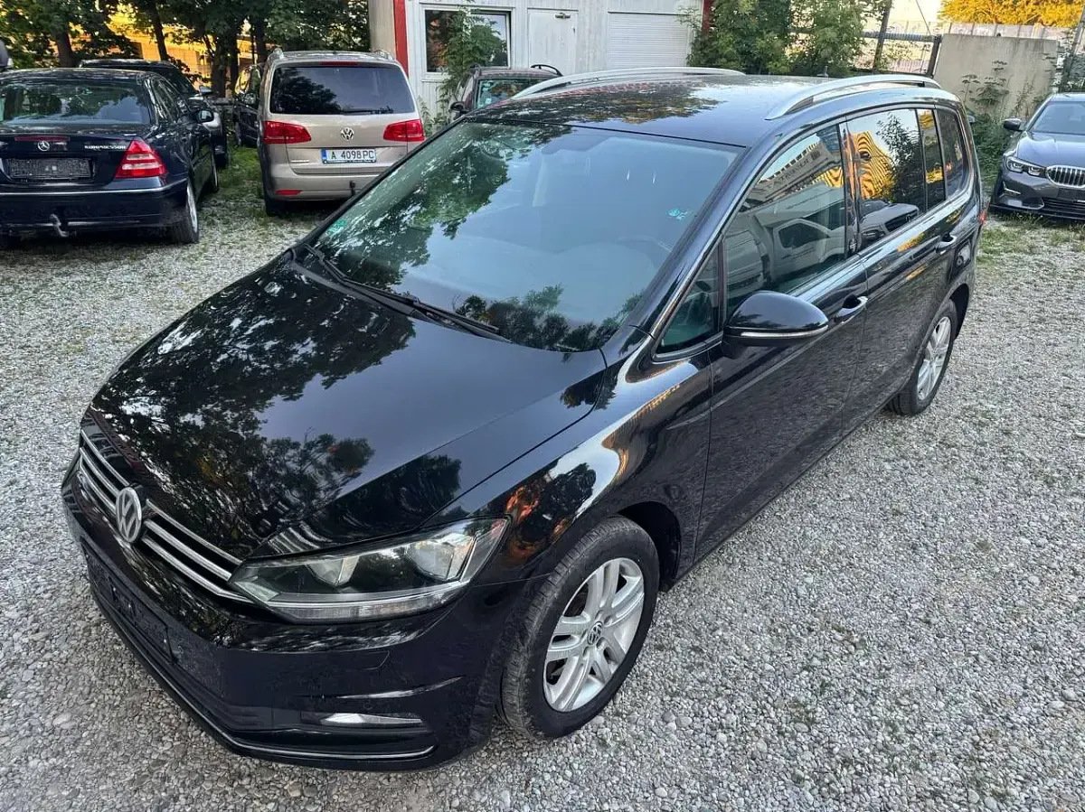 Gebraucht VW Touran Comfortline 116 PS (85 kW) 2017 Deep black perleffekt Van / Kleinbus