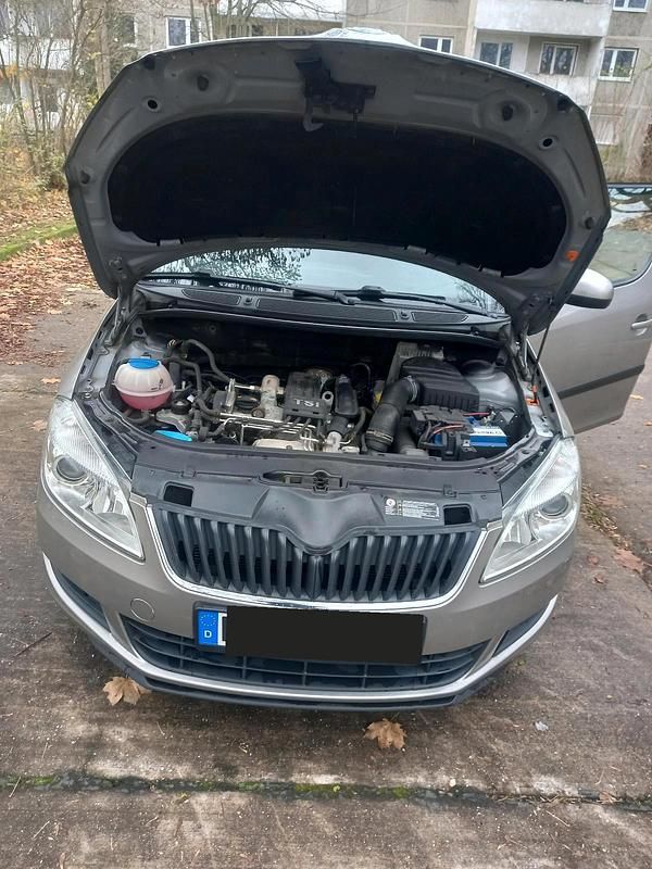 Braun Gebraucht 2012 Skoda Roomster Van / Kleinbus | 5.100 € - Bild 1/4