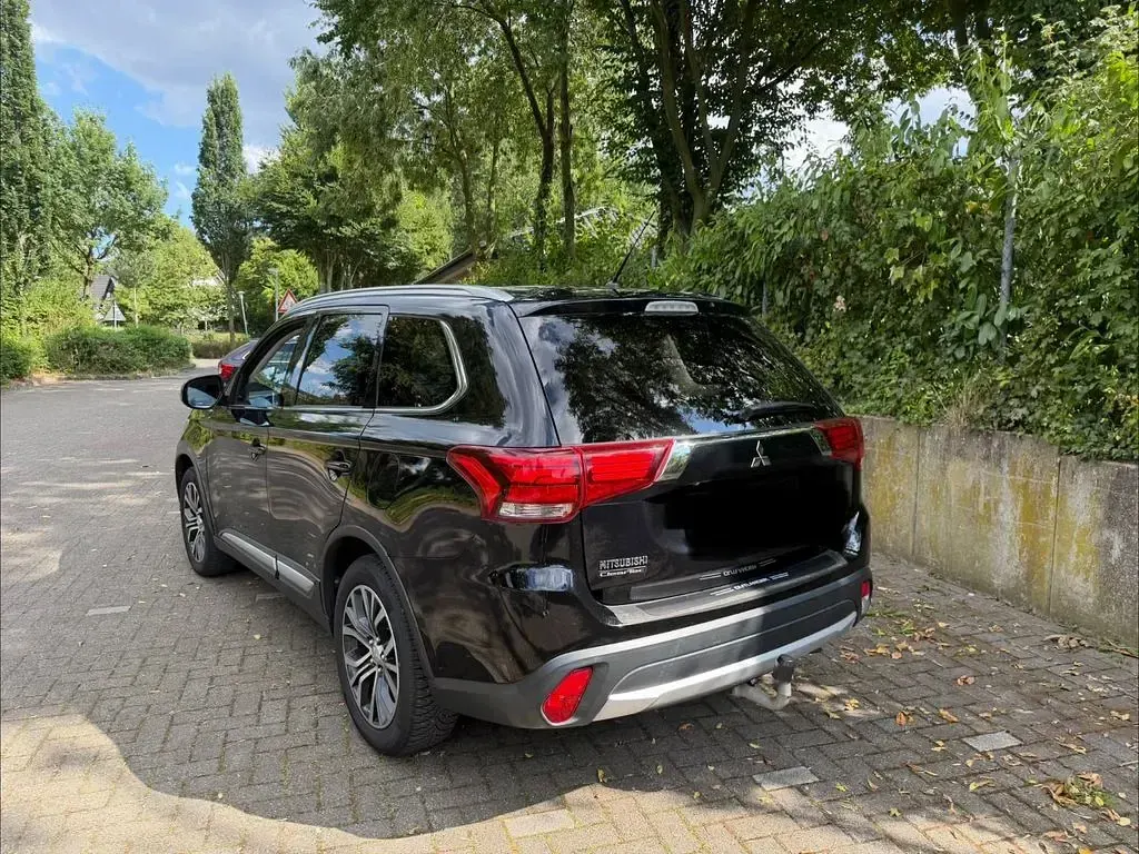 Gebraucht Mitsubishi Outlander Plus 150 PS (110 kW) 2016 Schwarz SUV