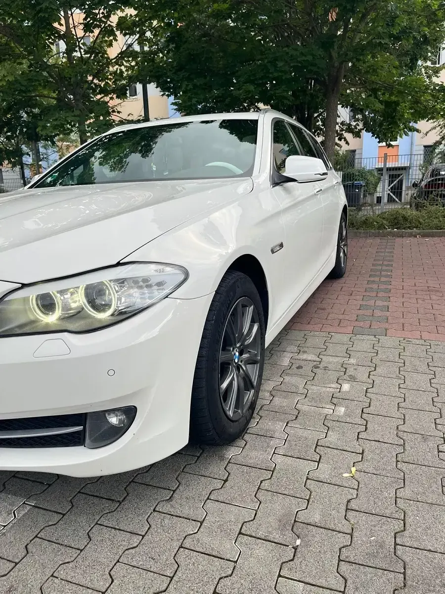 Gebraucht BMW 530 245 PS (180 kW) 2011 Weiß Limousine