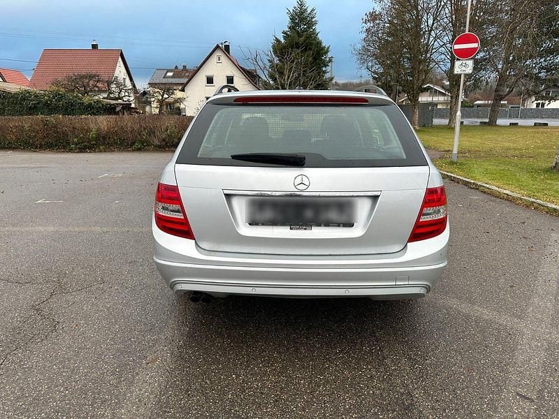 Gebraucht Mercedes C180 156 PS (114 kW) 2012 Grau Kombi