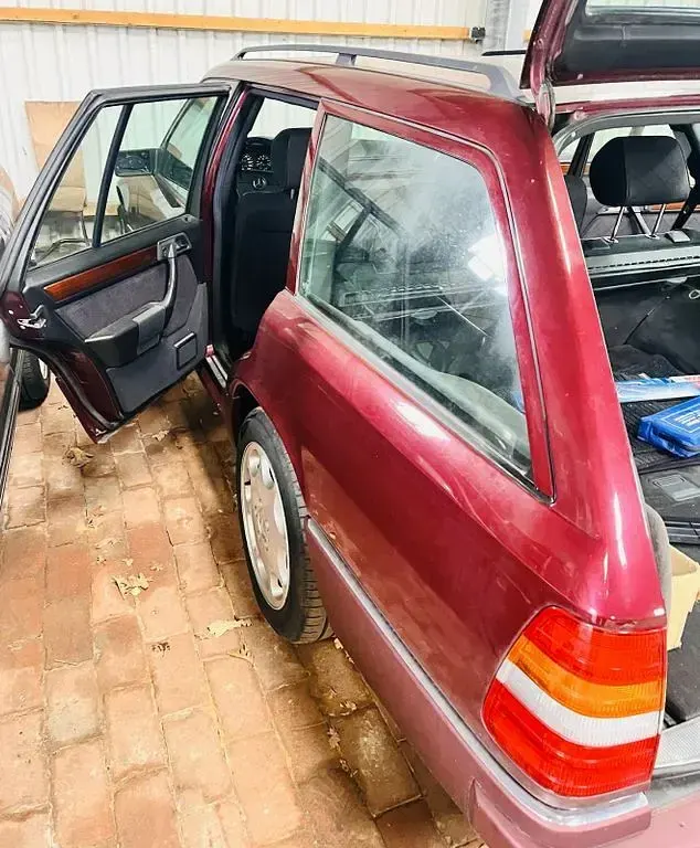 Brugt Mercedes E220 150 HK (110 kW) 1995 Rød Stationcar