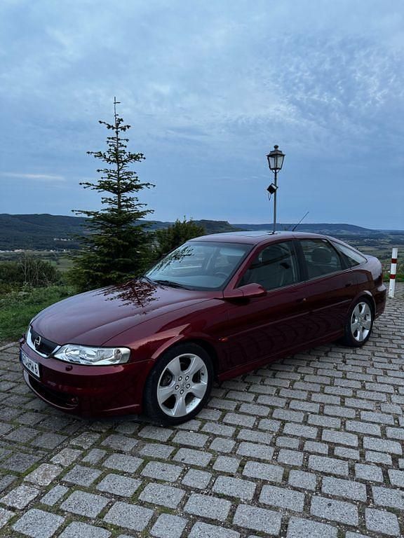 Rot Gebraucht 2001 Opel Vectra Sport Limousine | 4.300 € (Teuer) - Bild 1/4