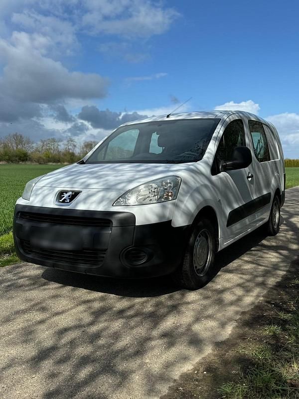 Gebraucht Peugeot Partner 90 PS (66 kW) 2010 Weiß Van / Kleinbus