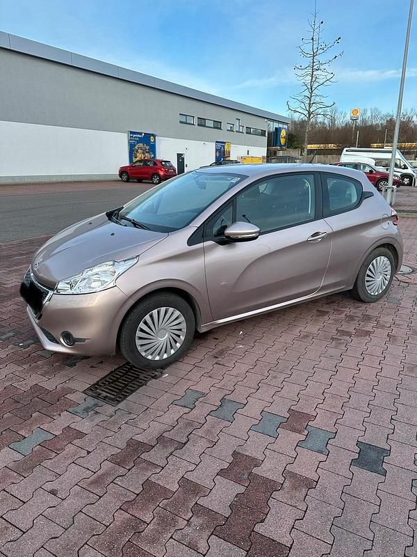 Gebraucht Peugeot 208 Active 68 PS (50 kW) 2013 Andere farben Kleinwagen