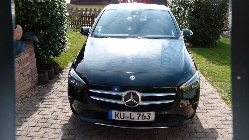 Gebraucht Mercedes B180 Progressive 116 PS (85 kW) 2019 Schwarz Van / Kleinbus