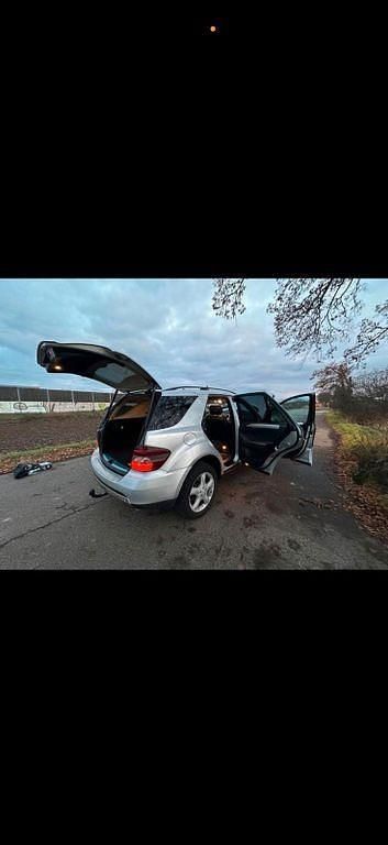 Gebraucht Mercedes ML320 224 PS (164 kW) 2006 Grau SUV