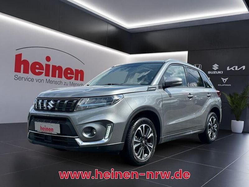 Grau Gebraucht 2021 Suzuki Vitara Comfort+ SUV | 20.899 € (Fairer Preis) - Bild 1/4