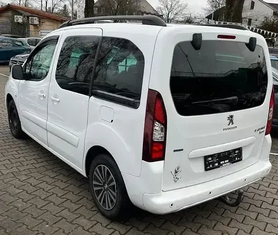 Gebraucht Peugeot TePee Active 99 PS (72 kW) 2016 Andere Limousine