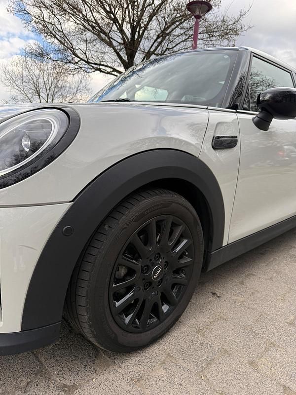 Gebraucht Mini Cooper 136 PS (100 kW) 2023 Weiß Kleinwagen