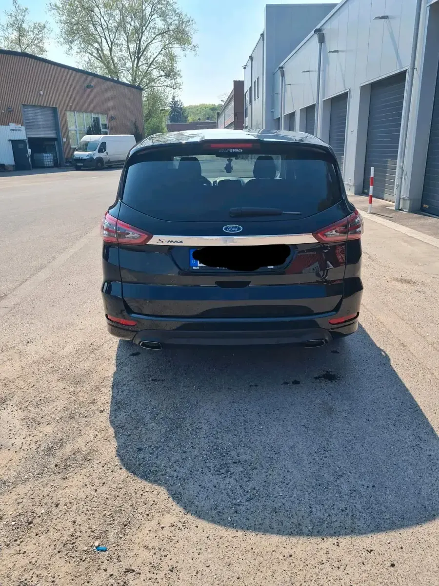 Gebraucht Ford S-MAX Titanium 179 PS (131 kW) 2016 Schwarz Van / Kleinbus