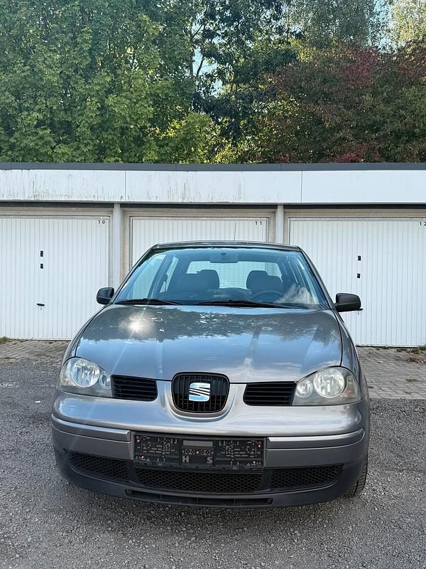 Grau Gebraucht 2002 Seat Arosa Kleinwagen | 1.199 € (Fairer Preis) - Bild 1/4