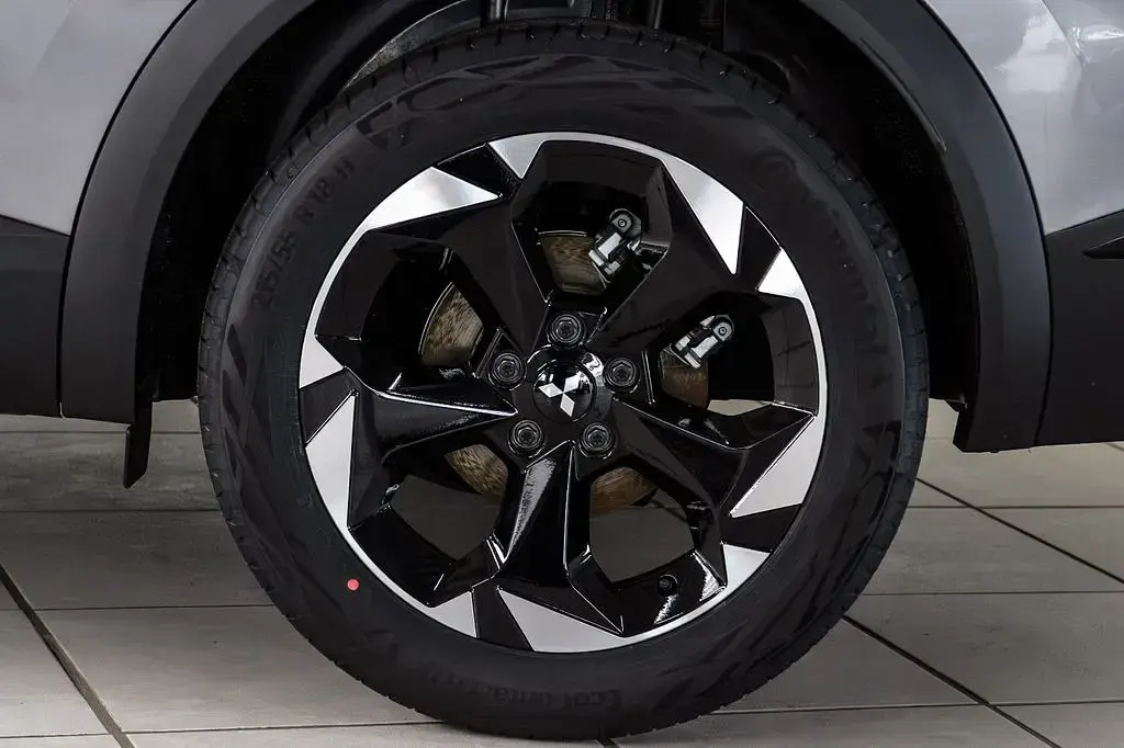 Neu Mitsubishi Grandis Diamant Edition 141 PS (103 kW) 2025 Grau SUV