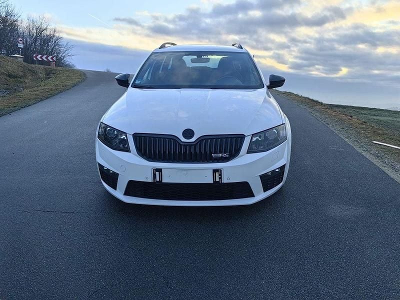 Weiß Gebraucht 2016 Skoda Octavia vRS Kombi | 12.950 € (Fairer Preis) - Bild 1/4