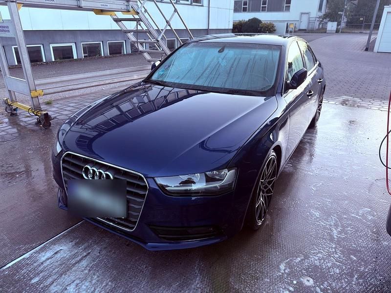 Blau Gebraucht 2012 Audi A4 Limousine | 9.250 € (Fairer Preis) - Bild 1/4