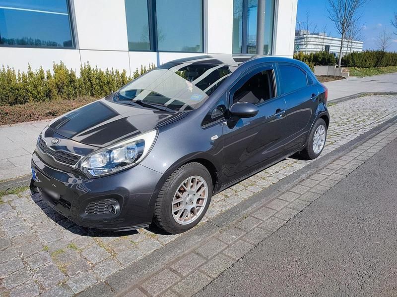 Gebraucht Kia Rio 109 PS (80 kW) 2013 Grau Kleinwagen