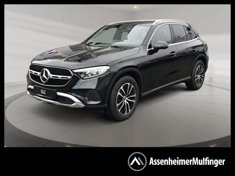 Schwarz metalliclack obsidian Gebraucht 2025 Mercedes GLC200 Avantgarde SUV | 50.689 € (Guter Preis) - Bild 1/4