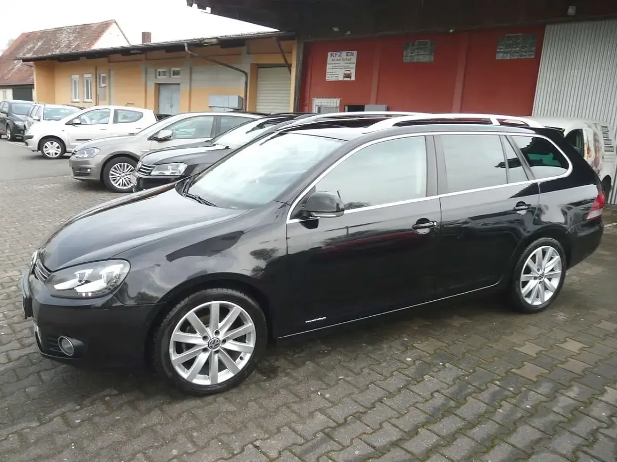 Gebraucht VW Golf VI Highline 105 PS (77 kW) 2011 Deep black perleffekt Kleinwagen