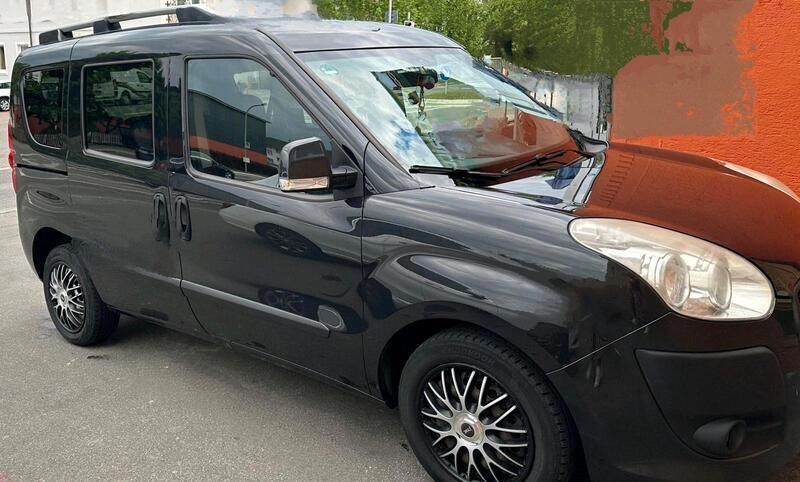 Schwarz Gebraucht 2011 Fiat Doblò Van / Kleinbus | 5.000 € (Fairer Preis) - Bild 1/4