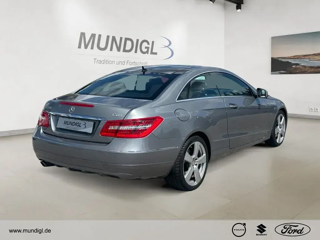 Gebraucht Mercedes E220 170 PS (125 kW) 2011 Silber Coupé