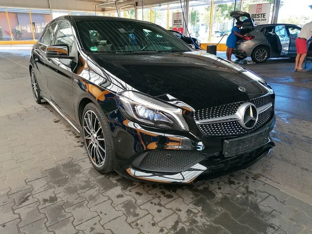 Gebraucht Mercedes A200 AMG 156 PS (114 kW) 2018 Schwarz Limousine