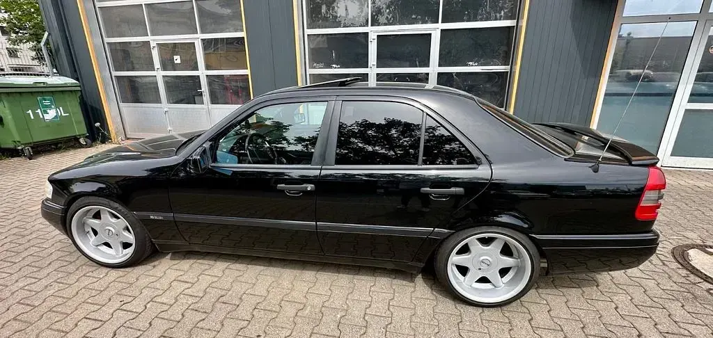 Gebraucht Mercedes C180 Classic 122 PS (89 kW) 1994 Schwarz Limousine