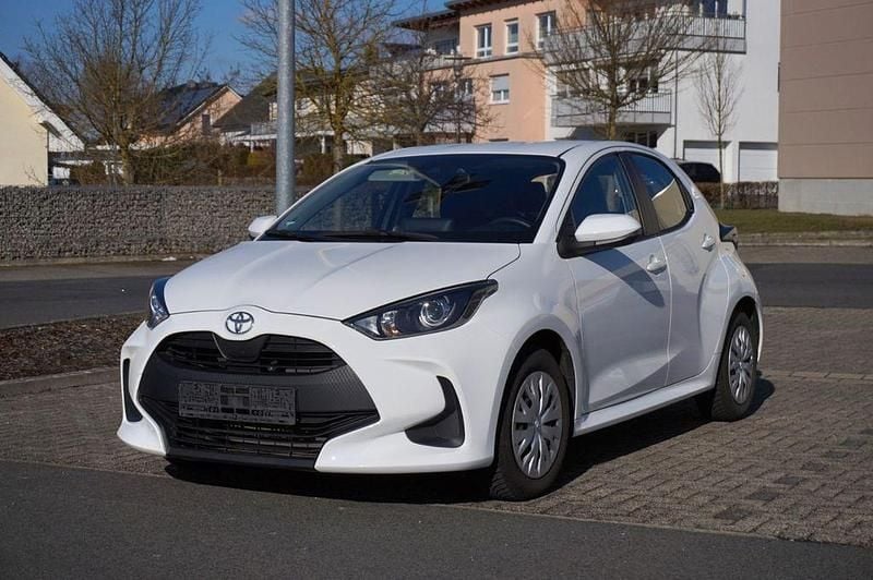 Gebraucht Toyota Yaris Comfort 72 PS (52 kW) 2022 Weiß Kleinwagen
