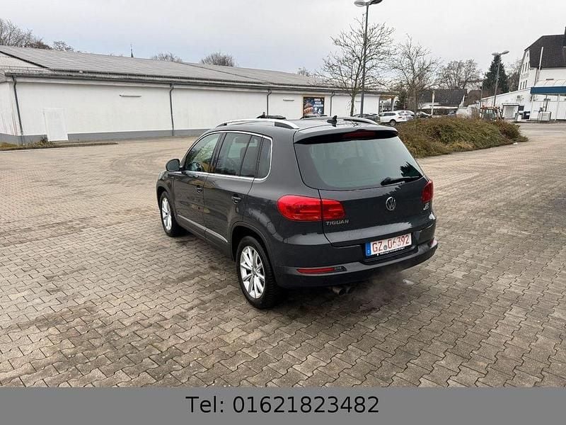 Gebraucht VW Tiguan LOUNGE 122 PS (89 kW) 2015 Grau SUV