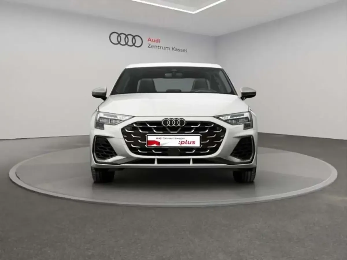 Gebraucht Audi S3 Sport 333 PS (244 kW) 2024 Arkonaweiß Limousine