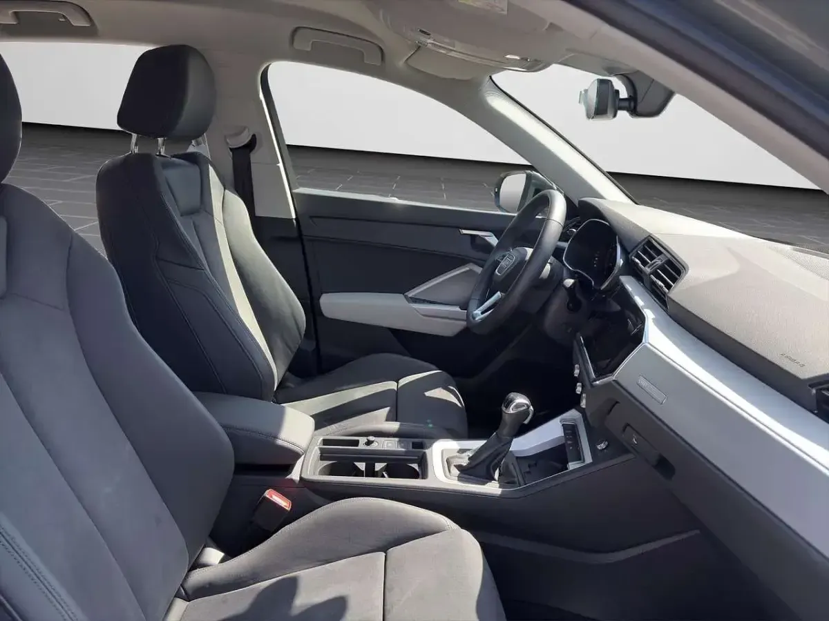 Gebraucht Audi Q3 Ambiente 150 PS (110 kW) 2024 Chronosgrau metallic (metallic) SUV