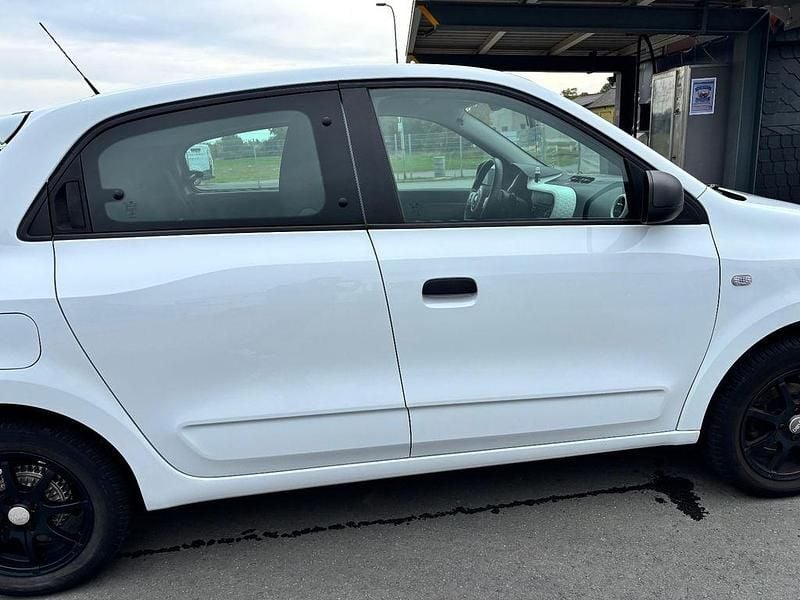 Gebraucht Renault Twingo Life 69 PS (50 kW) 2017 Weiß Kleinwagen