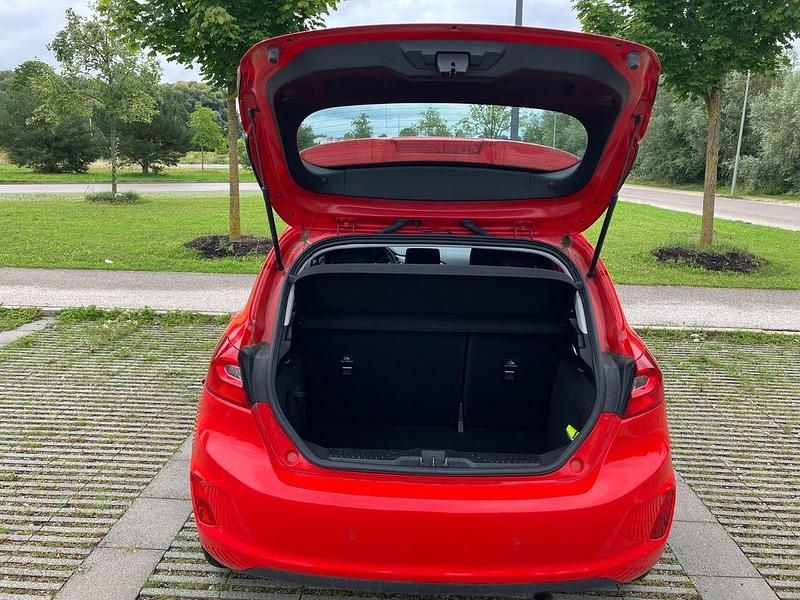 Gebraucht Ford Fiesta Cool & Connect 86 PS (63 kW) 2019 Rot Kleinwagen