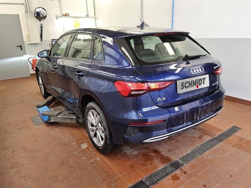 Gebraucht Audi A3 Ambiente 110 PS (80 kW) 2021 Navarrablau metallic Limousine