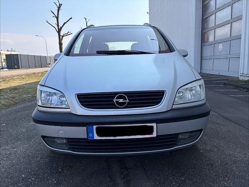 Gebraucht Opel Zafira Elegance 125 PS (91 kW) 2002 Silber Van / Kleinbus