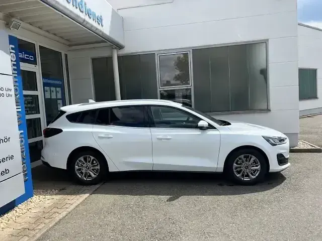 Gebraucht Ford Focus Titanium X 155 PS (114 kW) 2023 Frostweiß Kombi